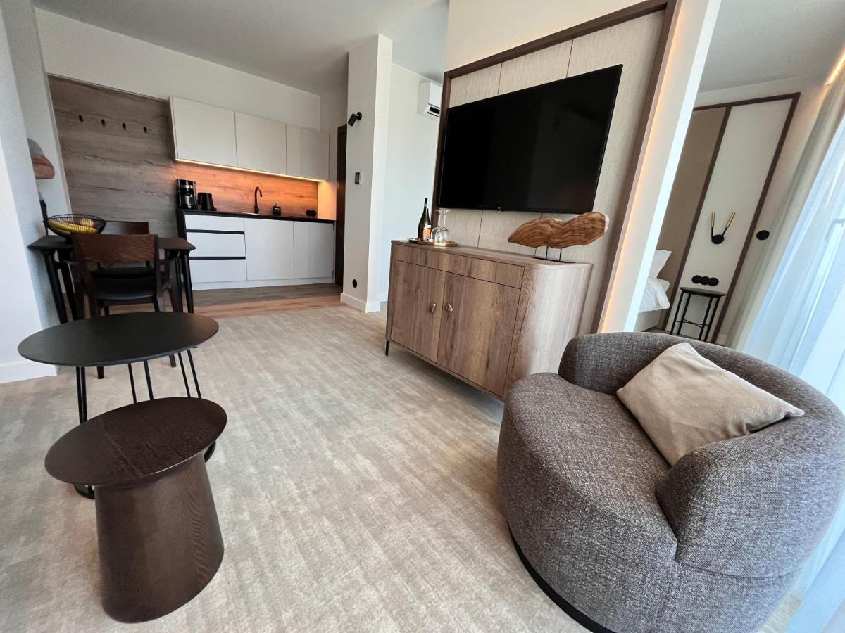 Wave Piano Apartment